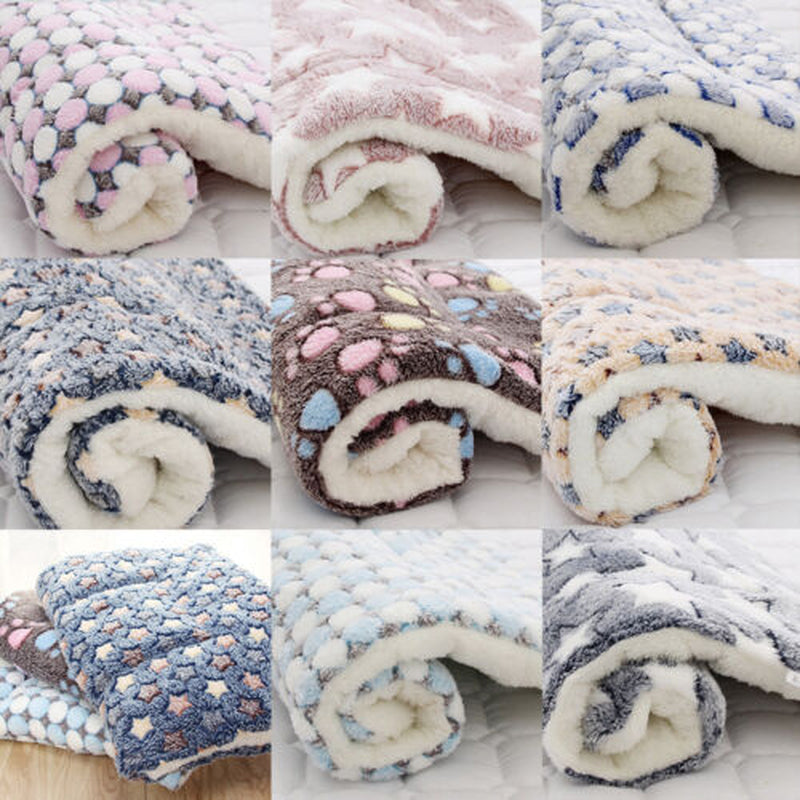 Premium Thermal Fleece Pet Blanket for Cats and Dogs - Soft and Cozy Bed Mat