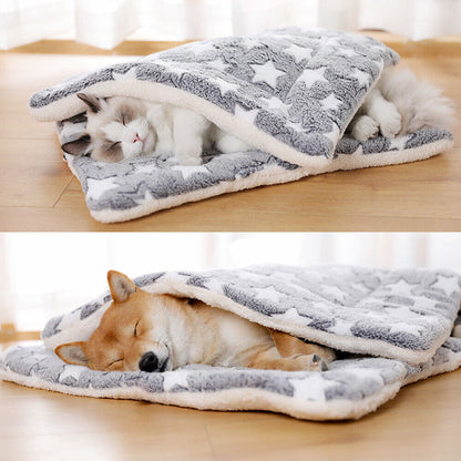 Premium Thermal Fleece Pet Blanket for Cats and Dogs - Soft and Cozy Bed Mat