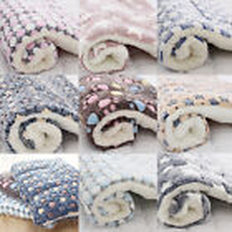 Premium Thermal Fleece Pet Blanket for Cats and Dogs - Soft and Cozy Bed Mat